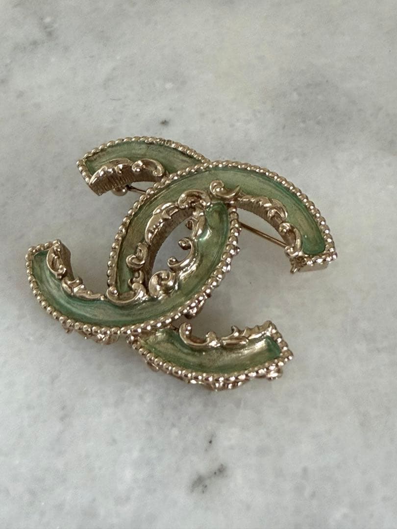 CHANEL ココマーク　シャネルロゴブローチ