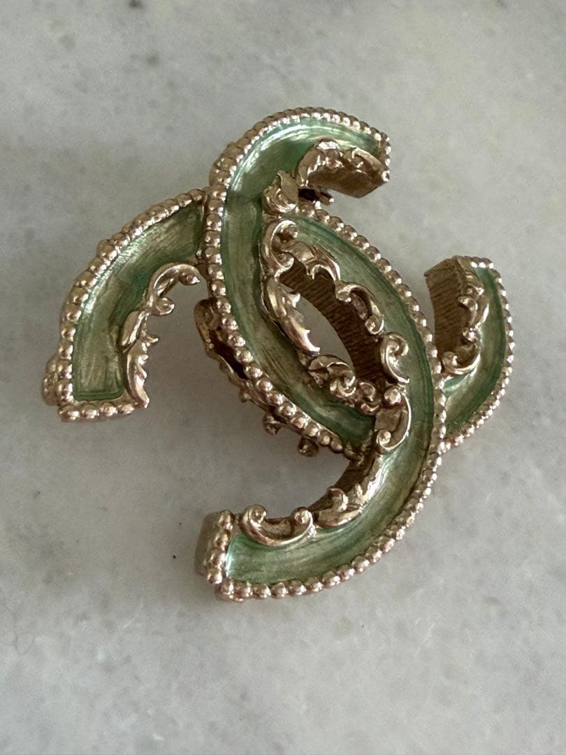 CHANEL ココマーク　シャネルロゴブローチ