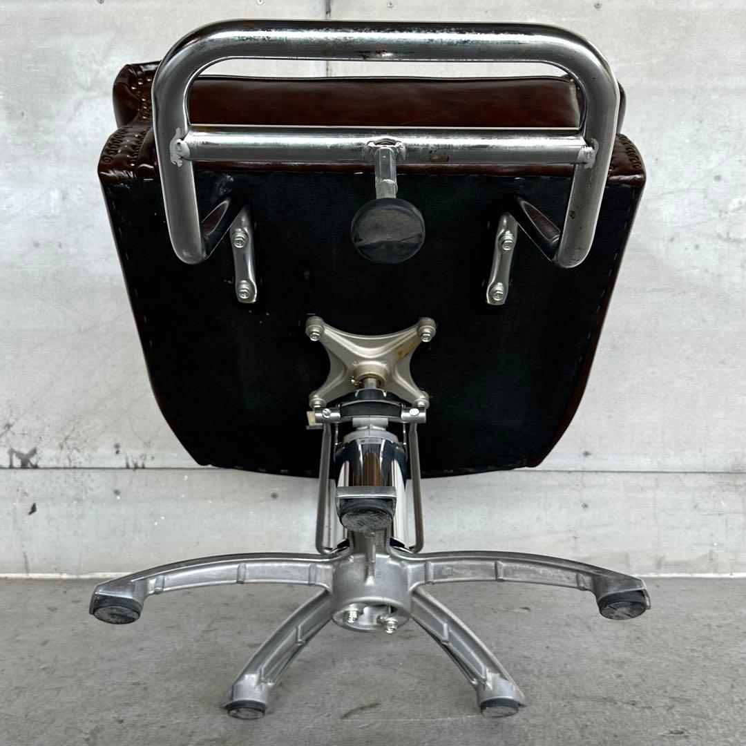 ✦Vintage✦チェスターフィールド／バーバーチェア／昇降式　サロンチェア鉄鋲