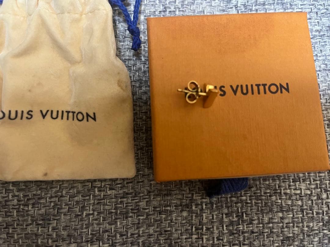 LOUIS VUITTON ピアス・エセンシャルV 片耳【値下げ可】