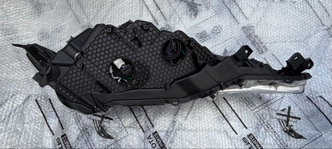 60ハリアー 後期左ヘッドライト