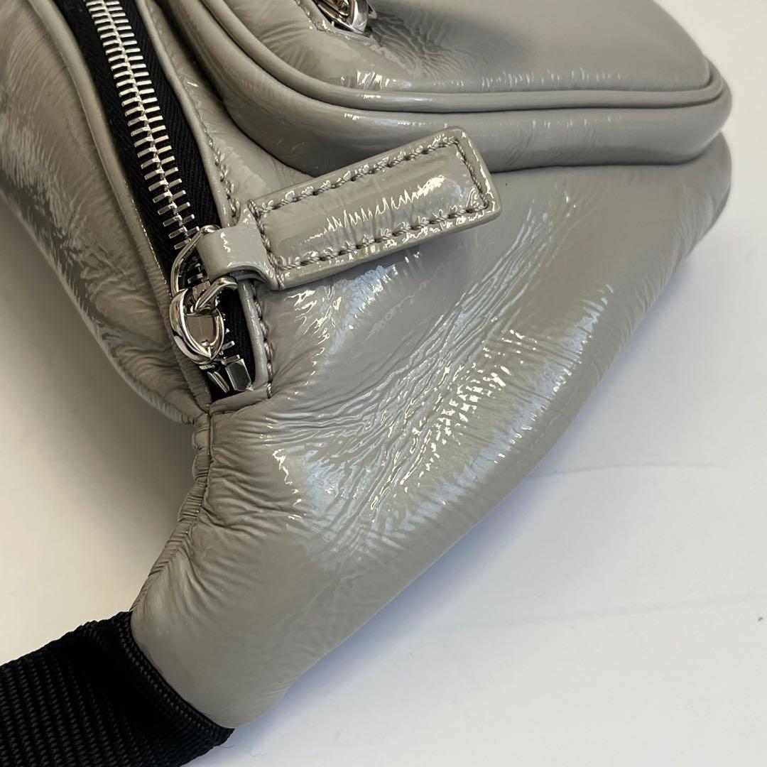 ✨未使用品✨　MARNI ウエストポーチ　パテント　エナメル　グレー　近年モデル