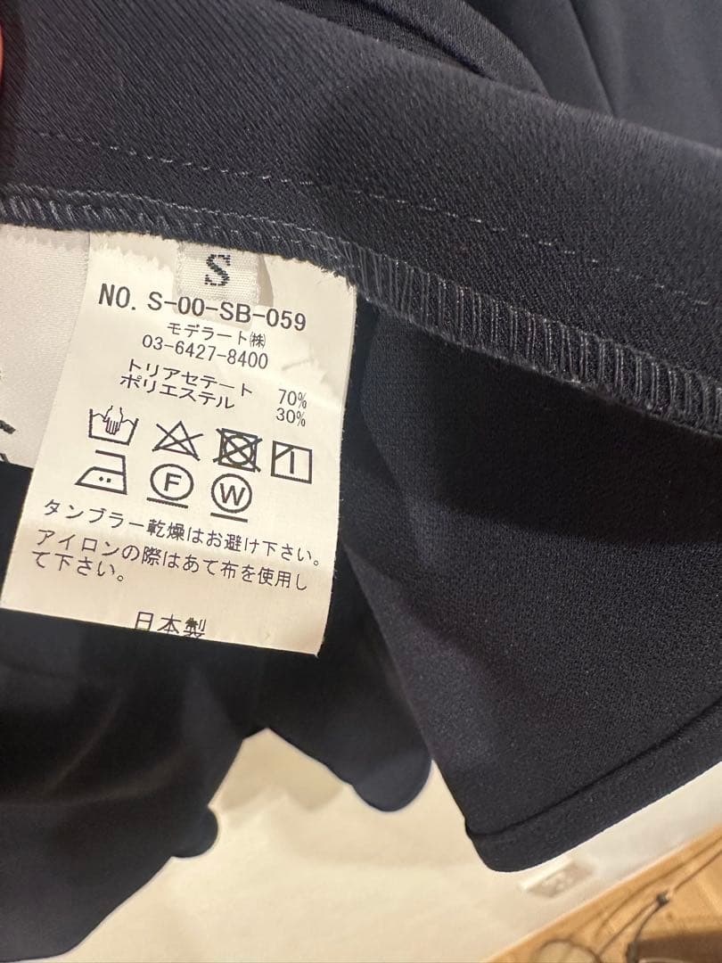 SOEJU ぺプラムトップス　ネイビー 長袖