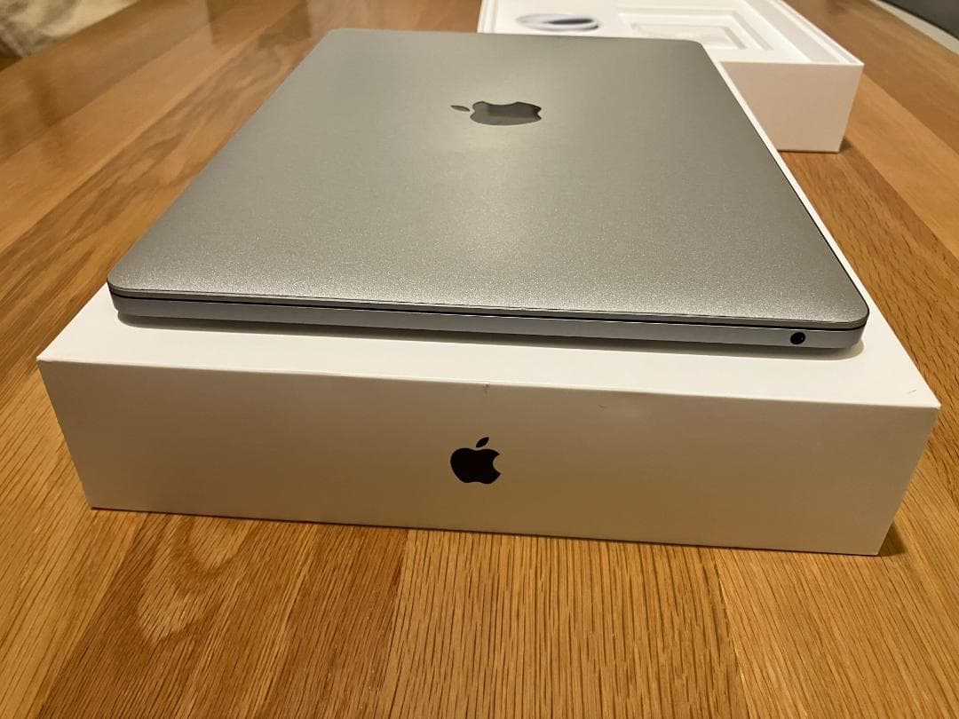 13インチ MacBook Pro 256GB SSD / 8GB メモリ