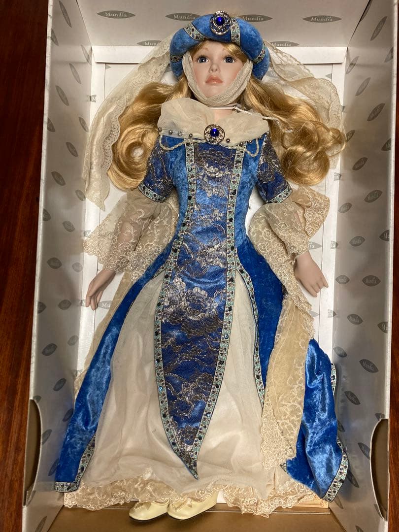 フランスムンデイ社限定ビスクドール