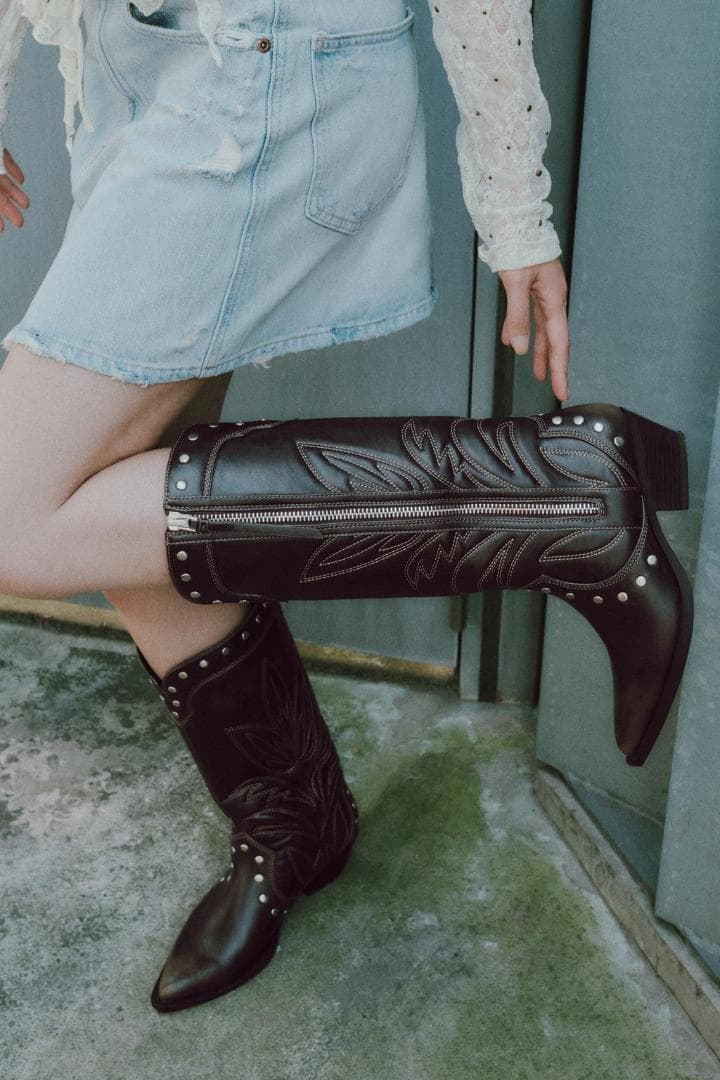 ZARA スタッズ付きカウボーイブーツ　ウエスタンブーツ