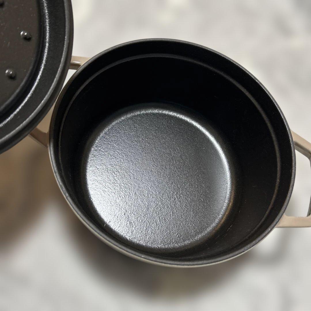 【廃盤色】【新品未使用】ストウブ ピコ ココットラウンド 22cm リネン