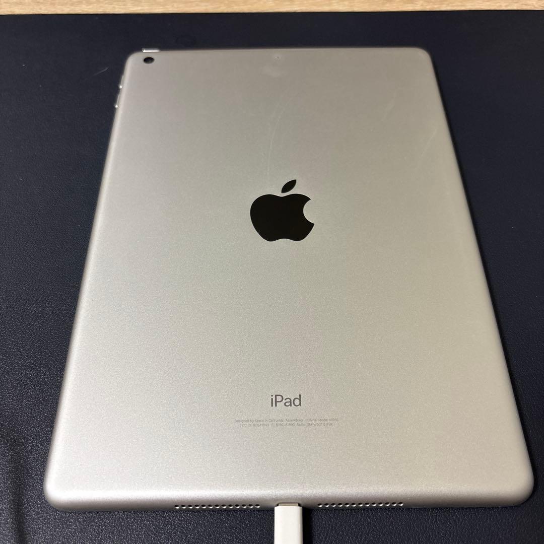 iPad（第6世代） シルバー 32GB Wi-Fiモデル　タブレットケース