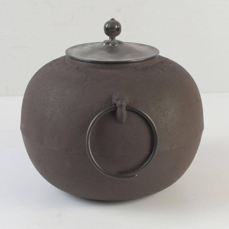 茶道具　釜師　畠春斎作　丸形釜　共布共箱　V　9899A