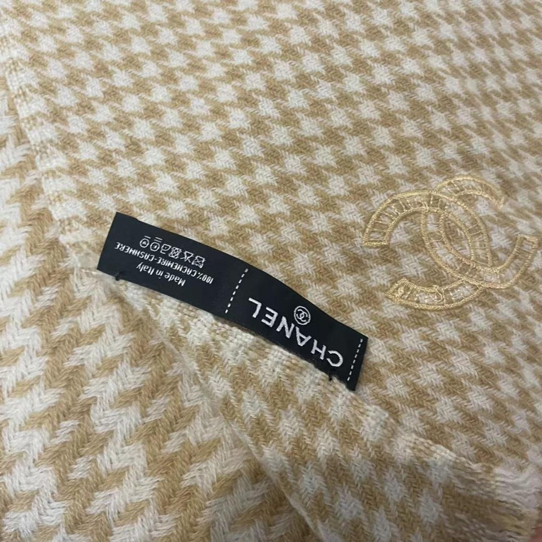 チェック柄ストール ベージュとホワイト