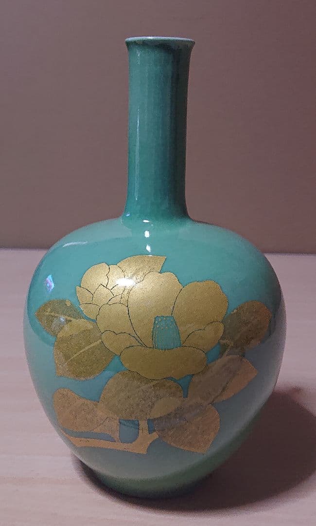 人間国宝 吉田美統　釉裏金彩椿文　九谷花生　高さ約20.7cm　(匿名配送)