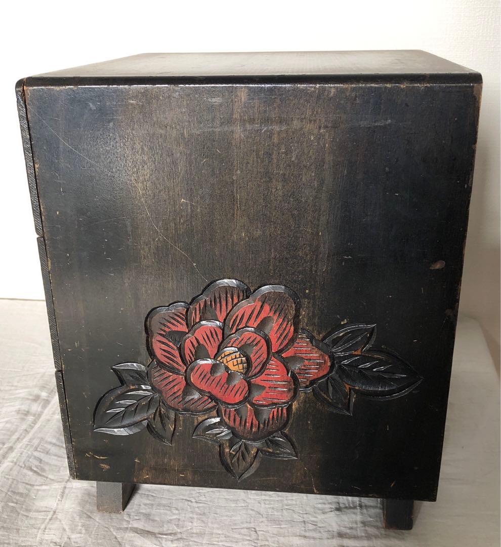 アンティーク花木彫り三段小引き出し