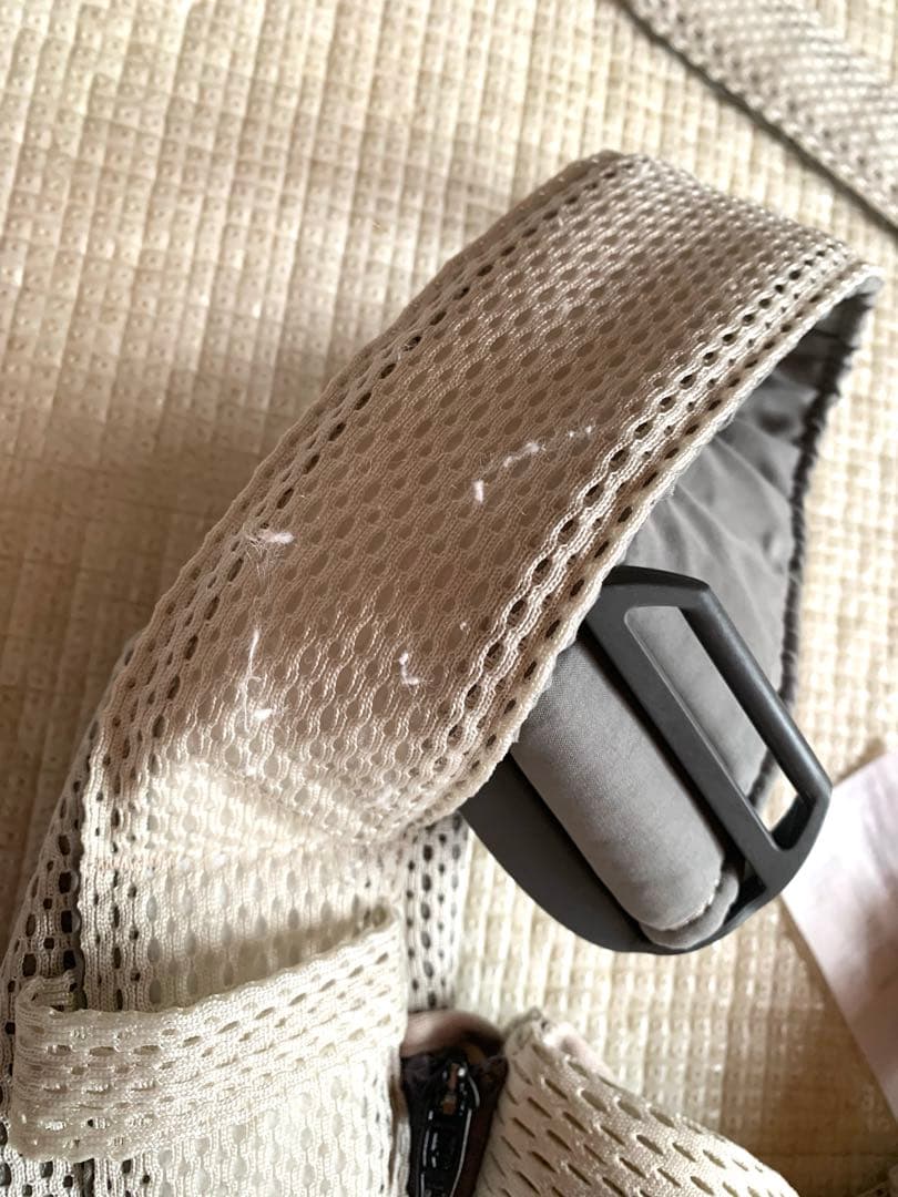 BABYBJORN メッシュ抱っこ紐 クリーム