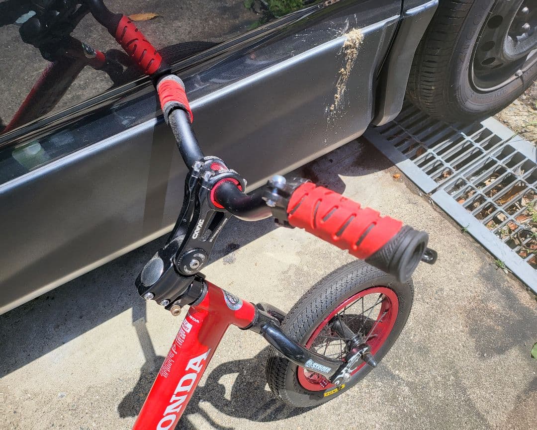 HONDA　赤　カスタム　ストライダー