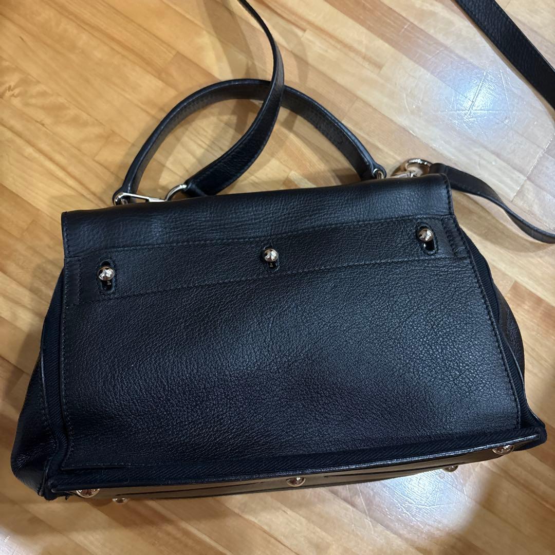 黒いレザー ハンドバッグ フラップ式