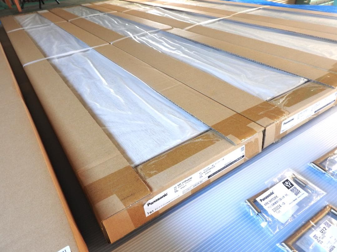 【新品】Panasonic　ベリティス　クローゼット　折れ戸