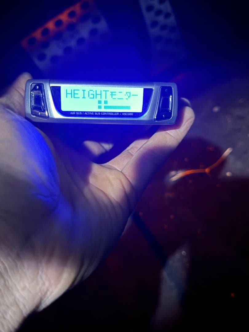 680エアサスコントローラー ハーネス付け