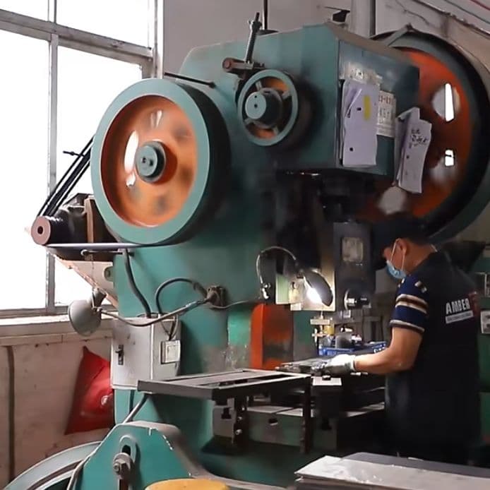 V金10号　67層　ダマスカス包丁　琥珀柄　剣型　牛刀　筋切り　三徳