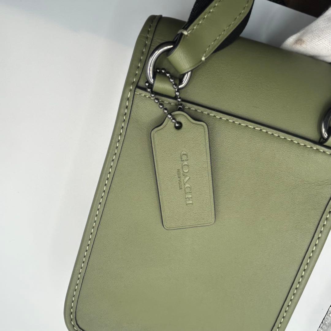 極美品✨COACH ショルダーバッグ レーサー フォン クロスボディ 収納袋 緑