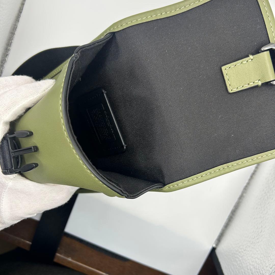 極美品✨COACH ショルダーバッグ レーサー フォン クロスボディ 収納袋 緑