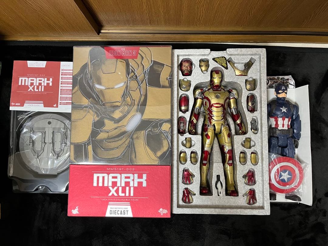 ホットトイズ　アイアンマン　マーク42 キャプテンアメリカ　ブラックパンサー