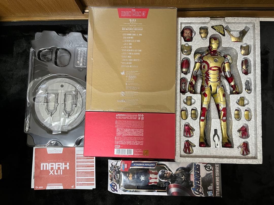 ホットトイズ　アイアンマン　マーク42 キャプテンアメリカ　ブラックパンサー