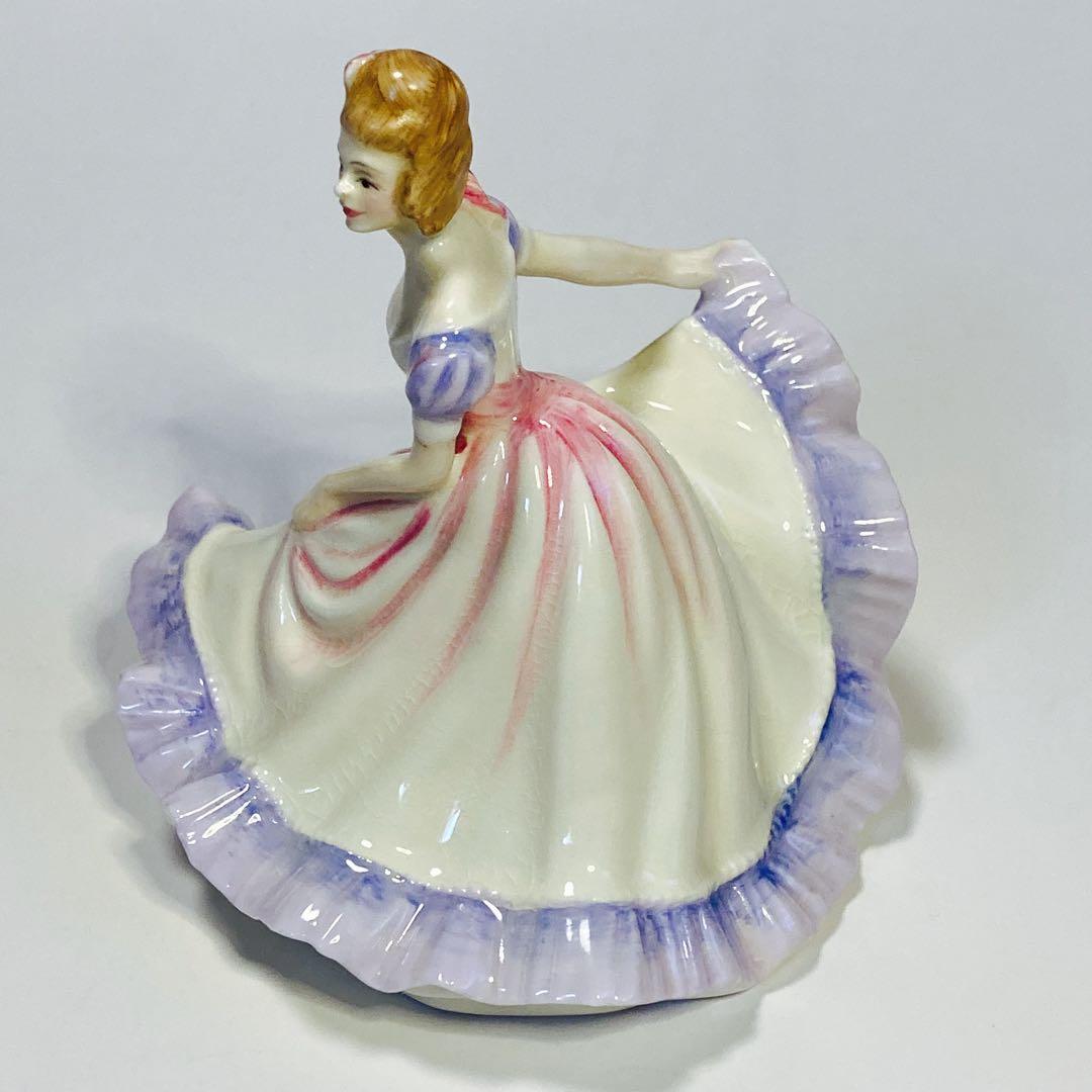   NINNETE ロイヤルドルトン　人形　フィギュリン