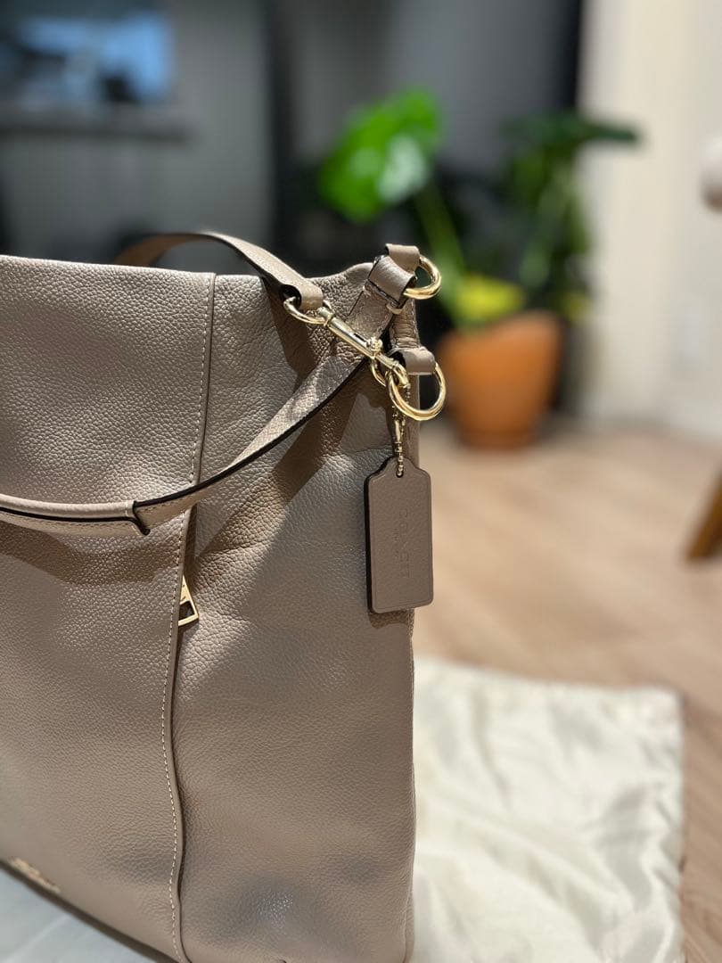 COACH ベージュ レザー ショルダーバッグ