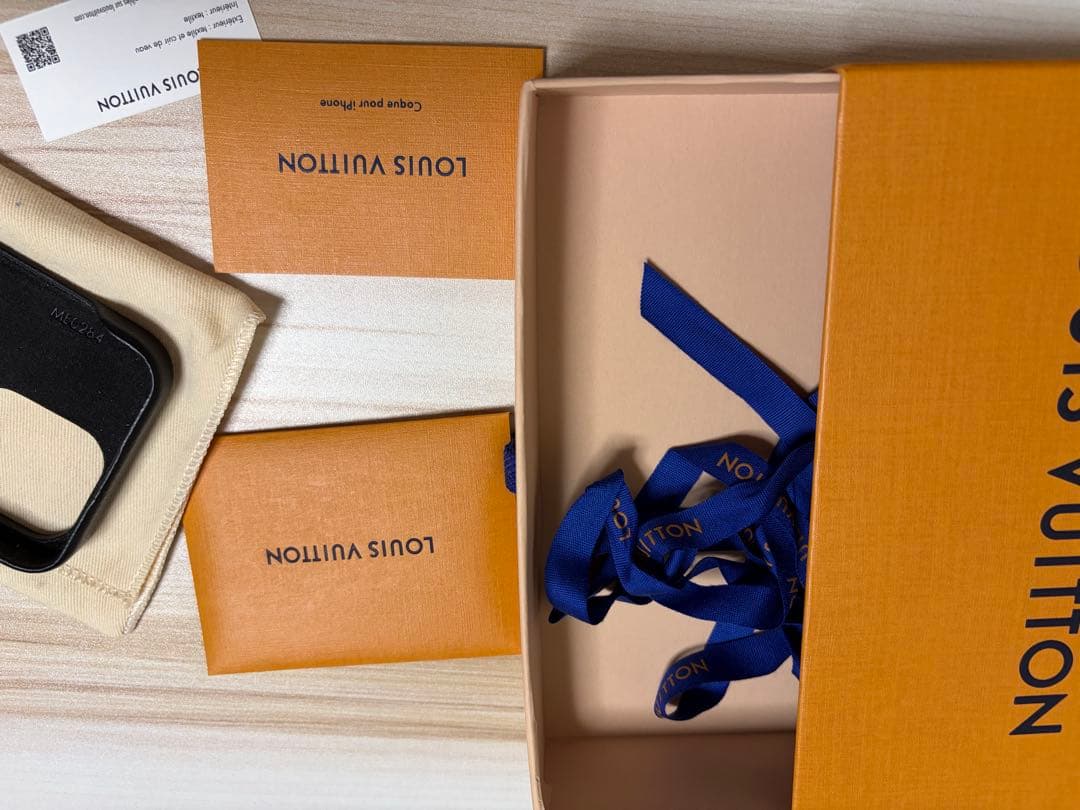 ✨極美品✨ルイヴィトン　iPhone15promaxケース　モノグラム　黒