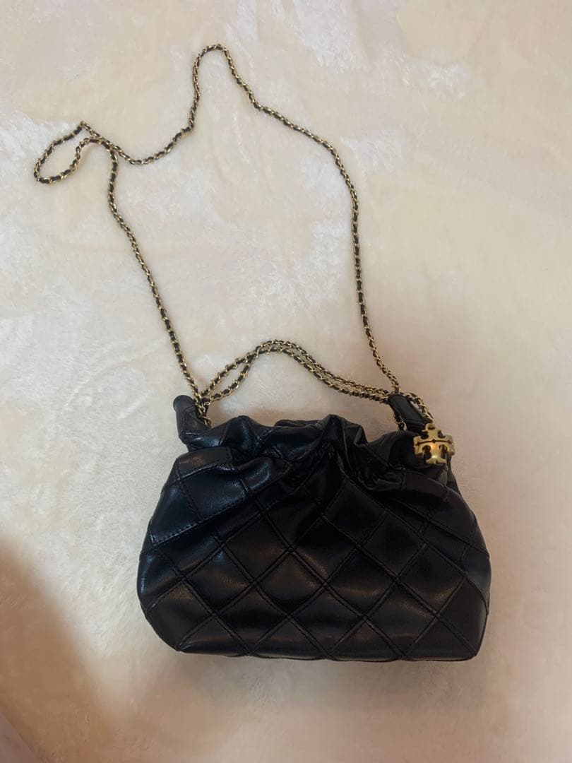 ブラック キルティング ショルダーバッグ