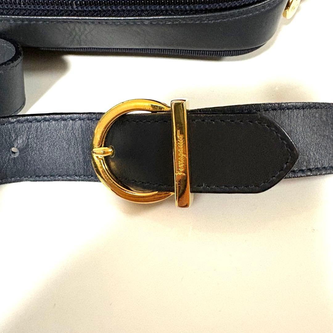 Salvatore Ferragamo ヴァラ　レザー　ショルダーバッグ