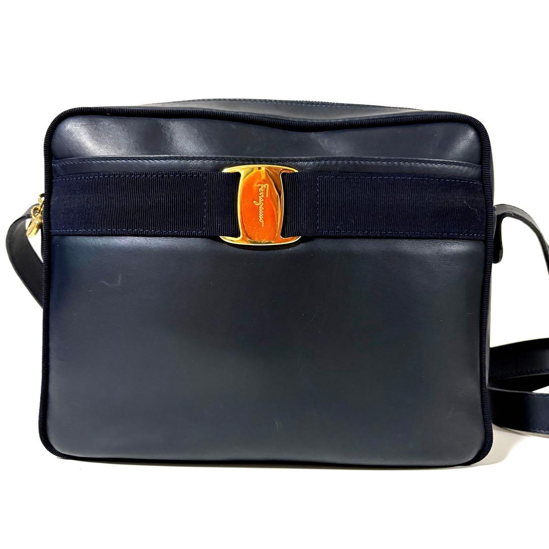 Salvatore Ferragamo ヴァラ　レザー　ショルダーバッグ