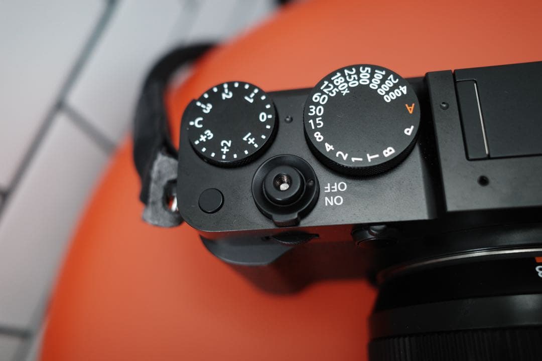 【美品元箱有り】FUJIFILMミラーレス一眼カメラ ズームレンズ付き ブラック