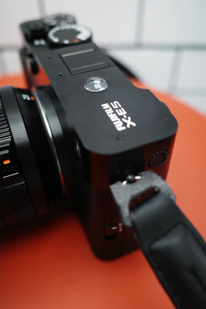 【美品元箱有り】FUJIFILMミラーレス一眼カメラ ズームレンズ付き ブラック