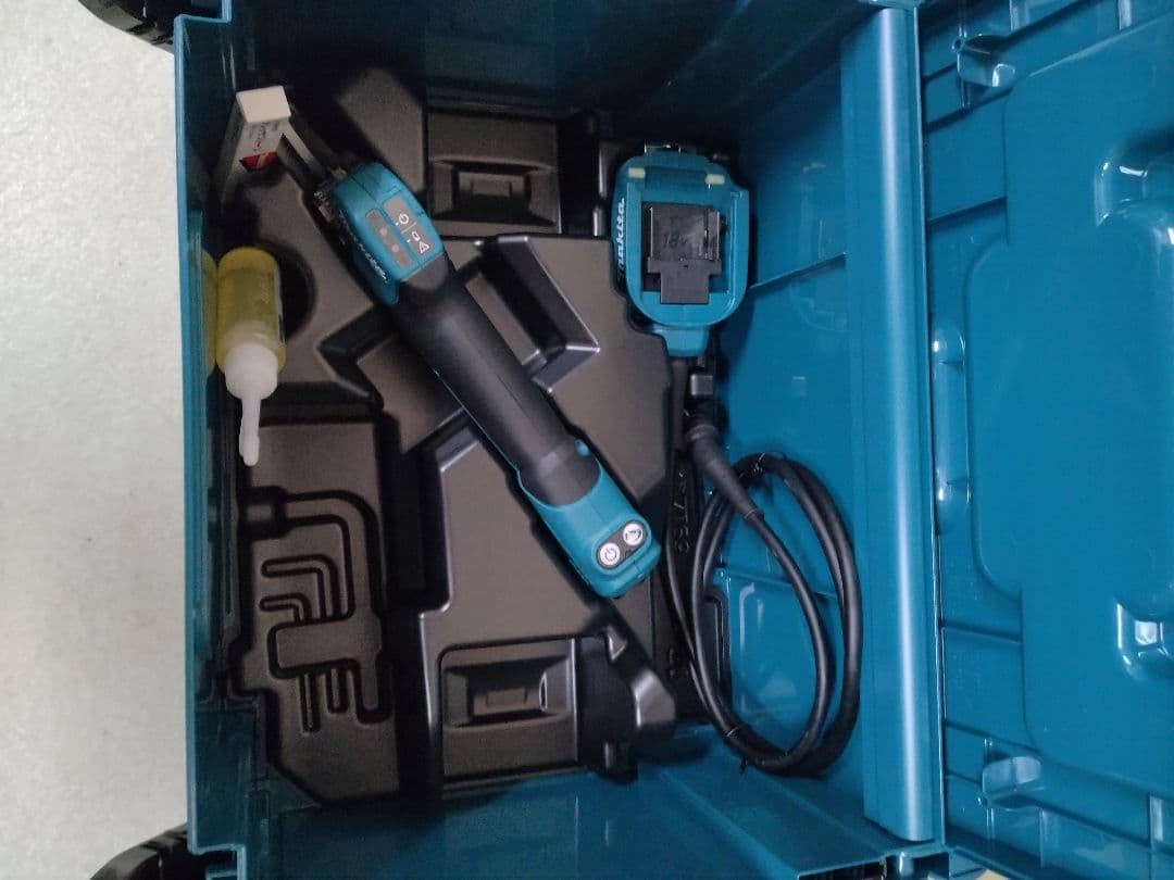 ★マキタ充電式剪定ハサミUP180DZK