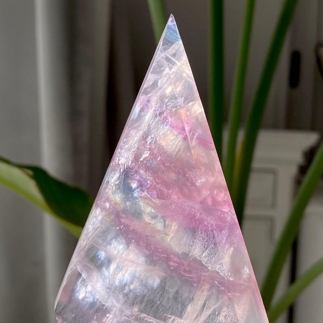 【 虹入り 美しい フローライト ダイヤ型 スタンド付き 蛍石 】