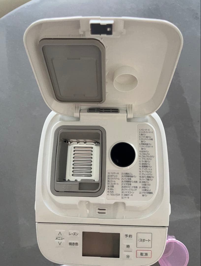 2024年製　Panasonic ホームベーカリー　SD-MT4