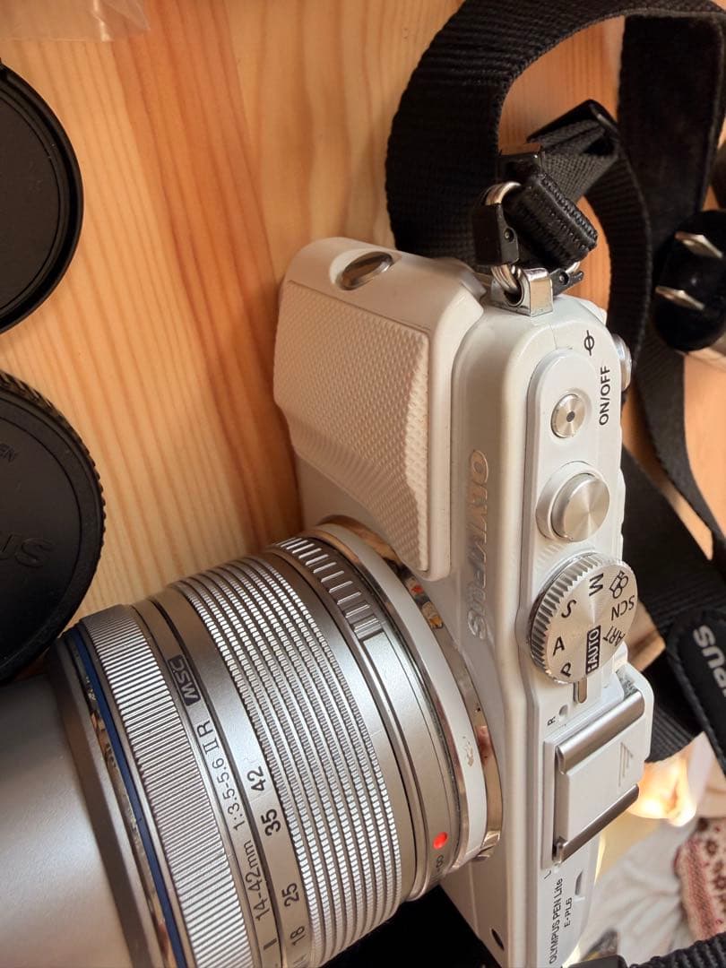 オリンパス OLYMPUS Pen Lite E-PL6 ミラーレス一眼　カメラ