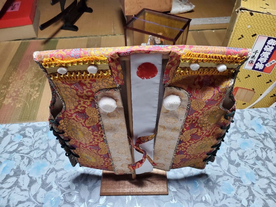 五月人形付属の陣羽織 華やかなデザイン