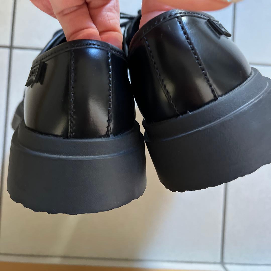 Camper ブラックレザー ローファー