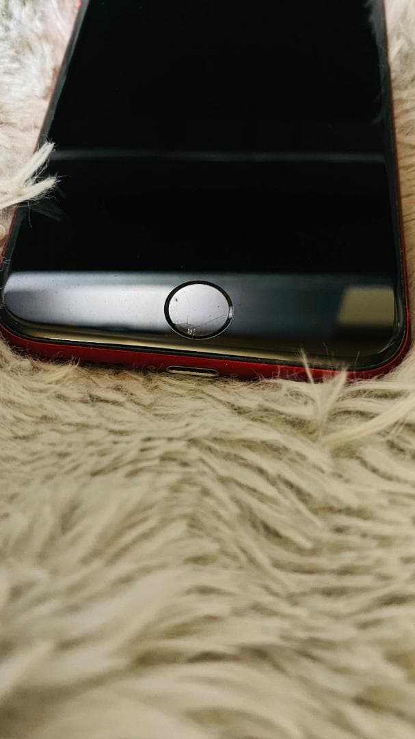 iPhone SE 第3世代　RED