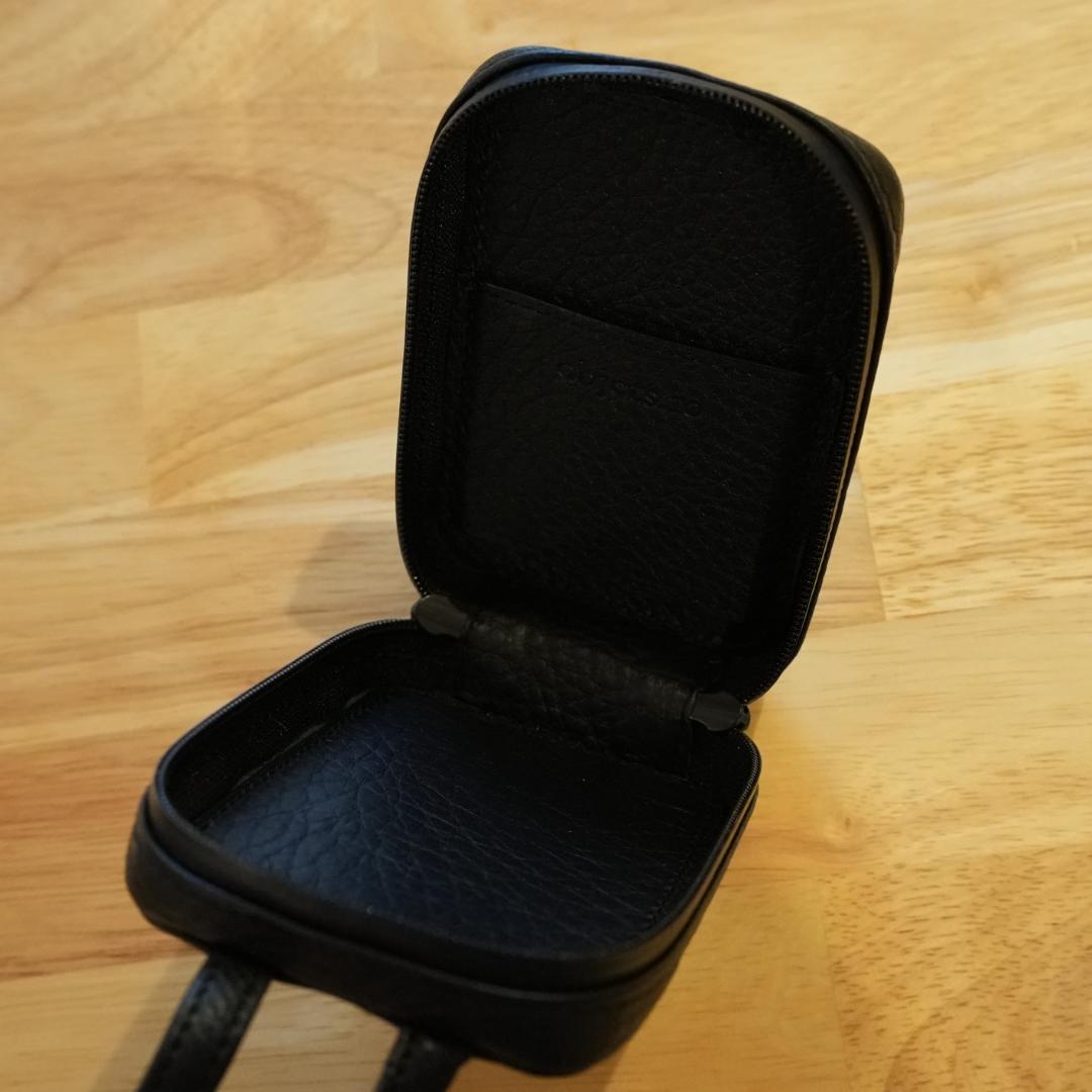 【美品】objcts.io アジャスタブルレザーストラップ一体型 マイクロバッグ