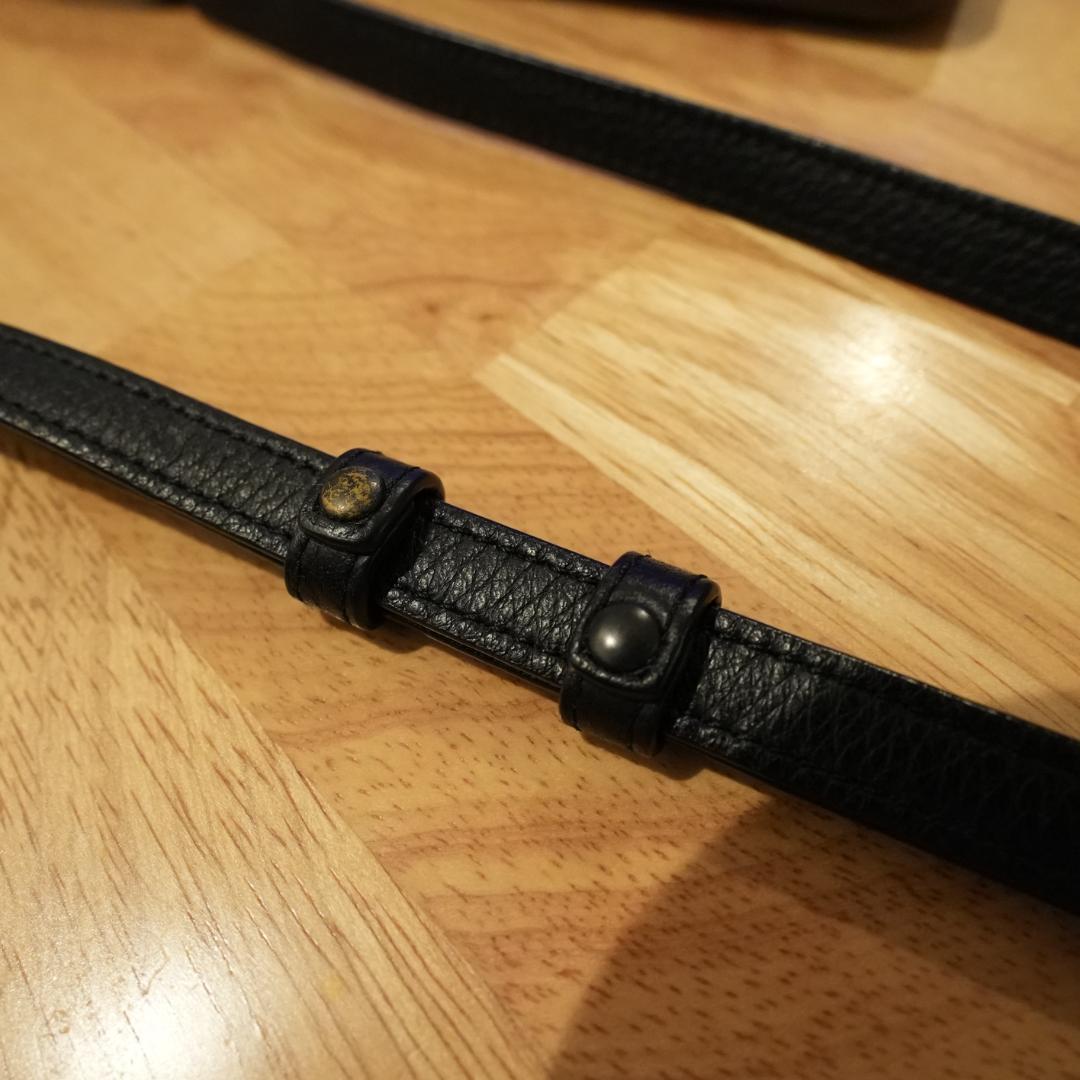 【美品】objcts.io アジャスタブルレザーストラップ一体型 マイクロバッグ