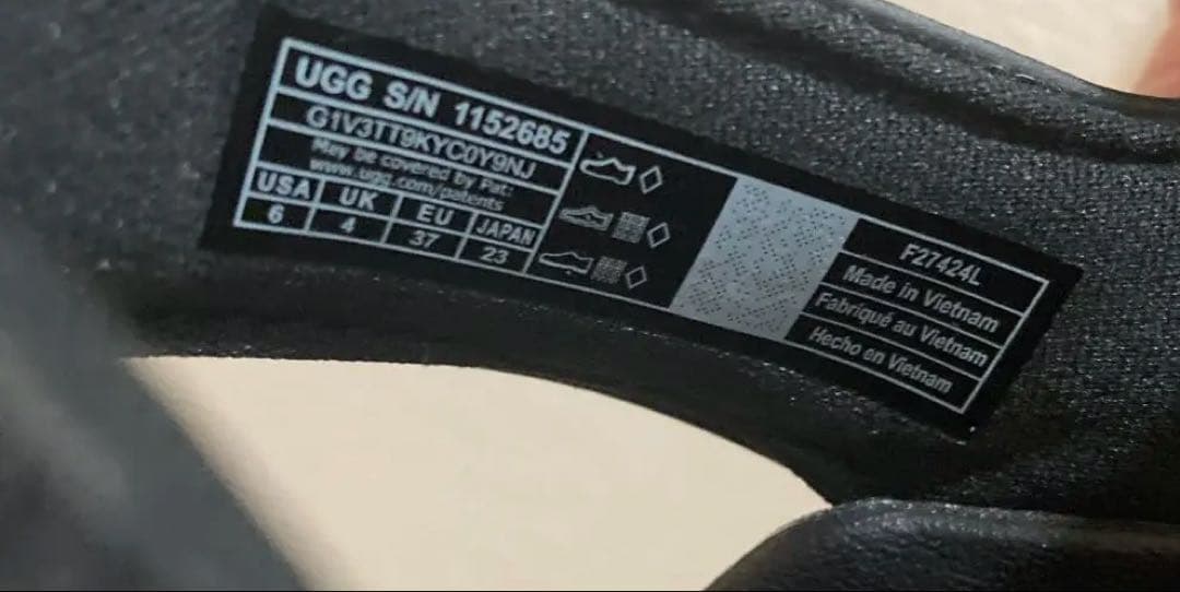 美品　UGG GOLDENGLOW アグ ゴールデングロウ ブラック 23cm