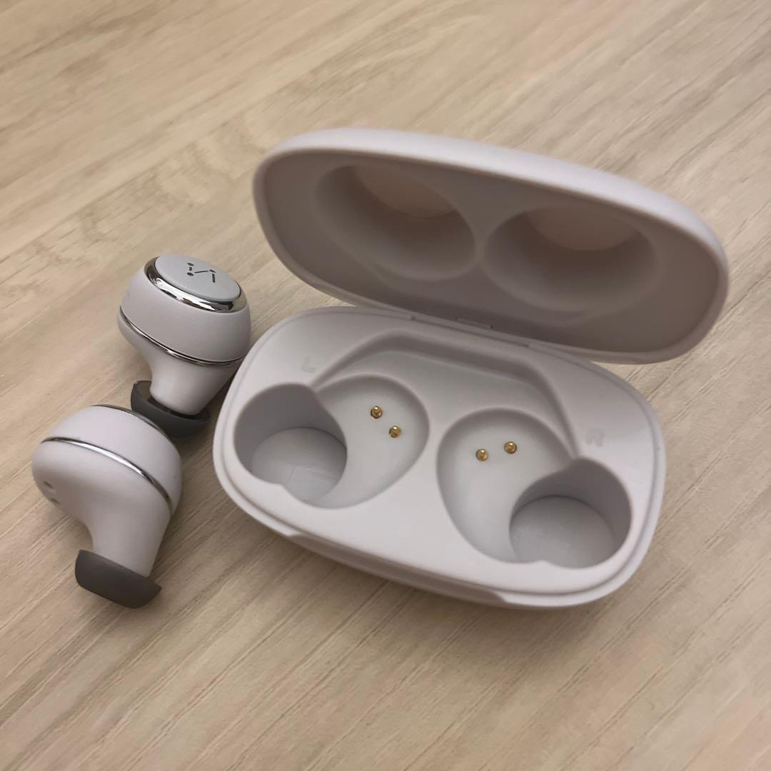 ニーアオートマタ　Podモデル　ワイヤレスイヤホン+保護カバー+ワイヤレス充電器