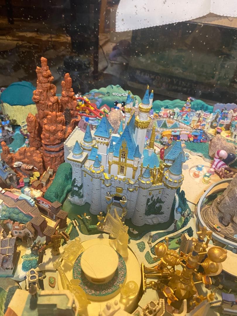 Disneyland ミニチュアモデル　ケース付き