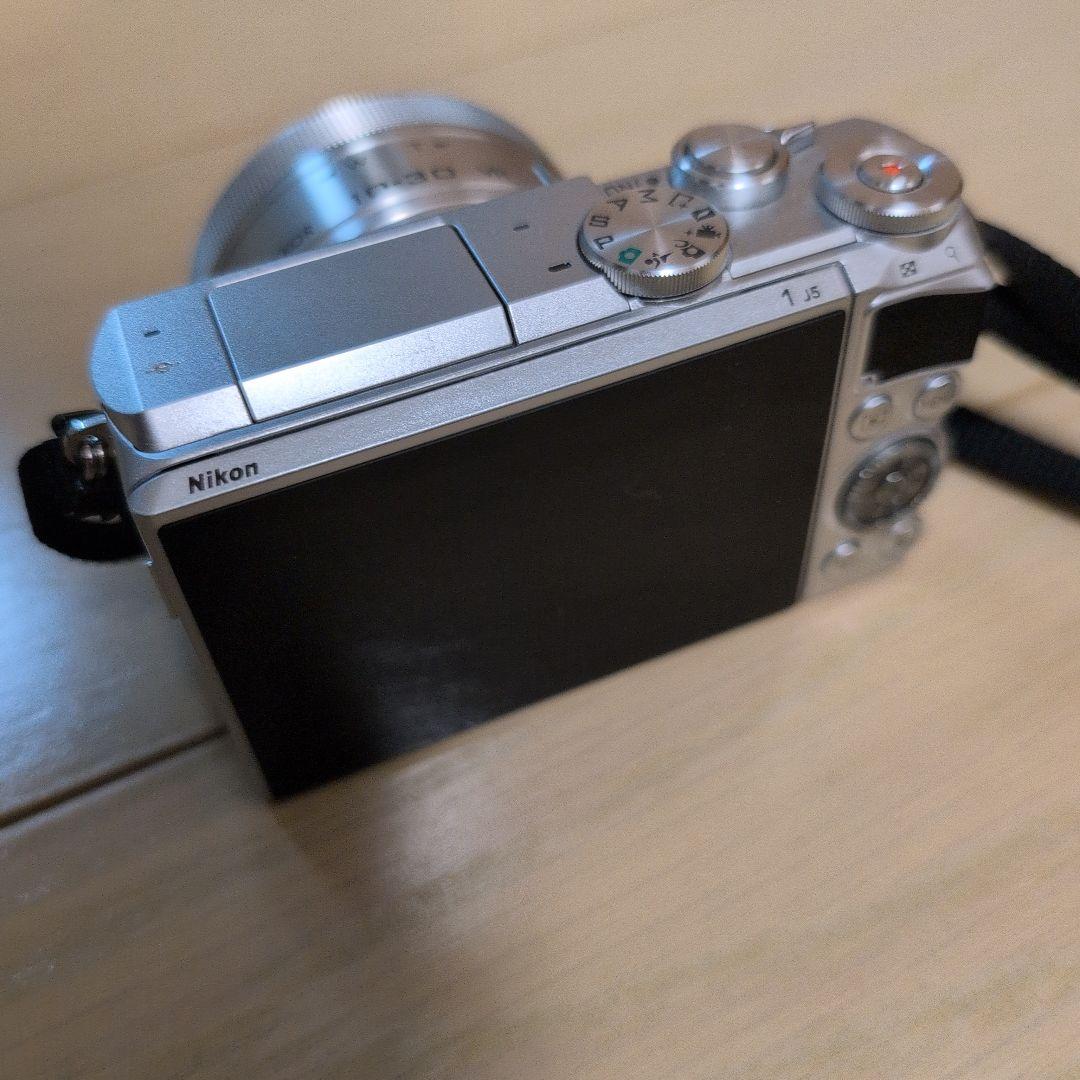 Nikon 1 J5本体 標準ズームレンズ 18.5mm単焦点レンズ付