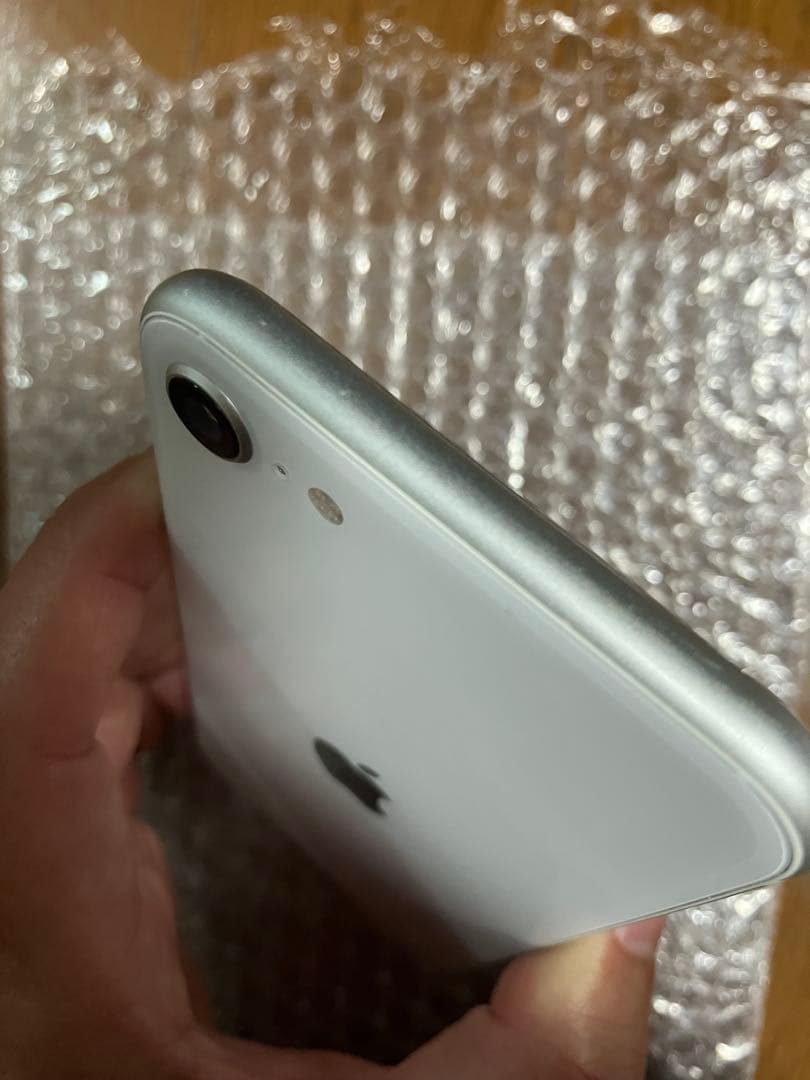 iPhone SE (第2世代) ホワイト バッテリー純正84％ 美品