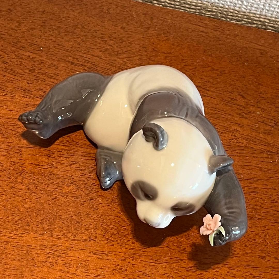 超美品　リヤドロ　パンダ　ピンクの花　フィギュリン　人形　陶器　置物　C