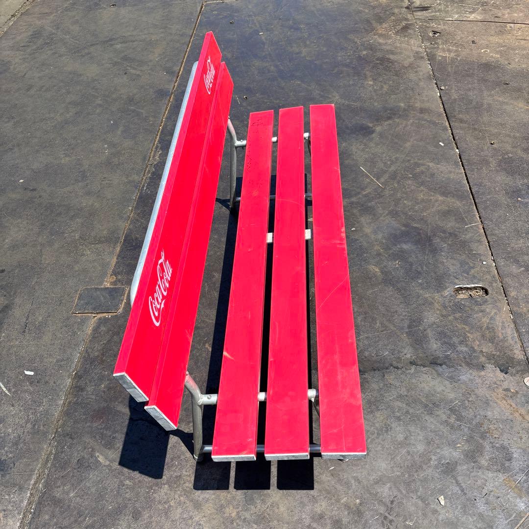 Coca-Cola 赤いアウトドアベンチ